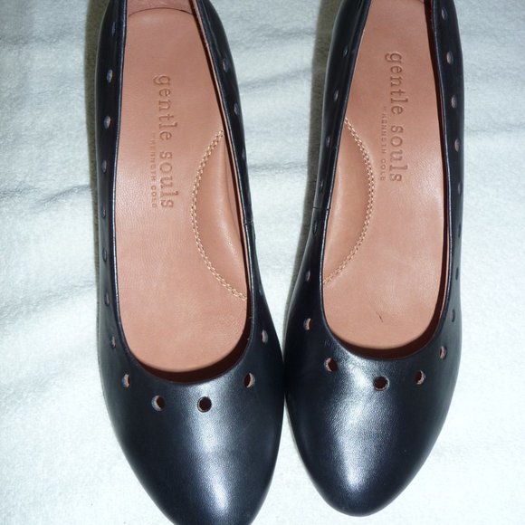 Gentle Souls by Kenneth Cole "Reno" Pumps - Picture 2 of 12